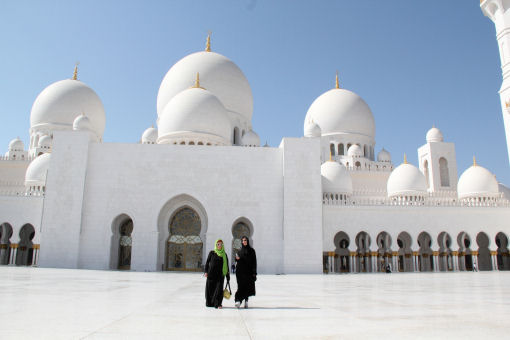 Una famiglia italiana ad Abu Dhabi Una famiglia italiana ad Abu Dhabi